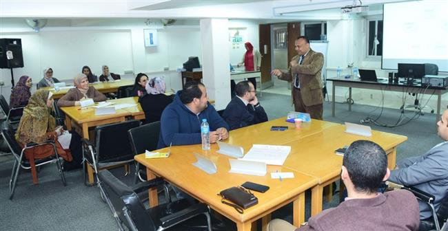 مركز تنمية قدرات أعضاء هيئة التدريس والقيادات بجامعة سوهاج يختتم برنامجه التدريبي 