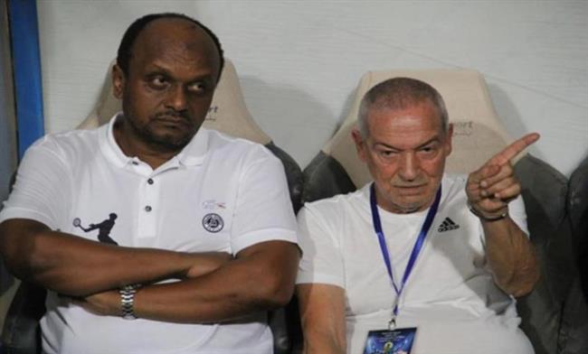 يبذل مجهودًا كبيرًا لعودة الزمالك.. «تيجانا» يدافع عن «فيريرا»
