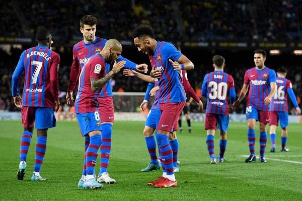 برشلونة يتربع على صدارة الليجا بالفوز أمام فالنسيا