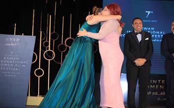   تكريم نبيلة عبيد في افتتاح مهرجان أسوان الدولي لأفلام المرأة