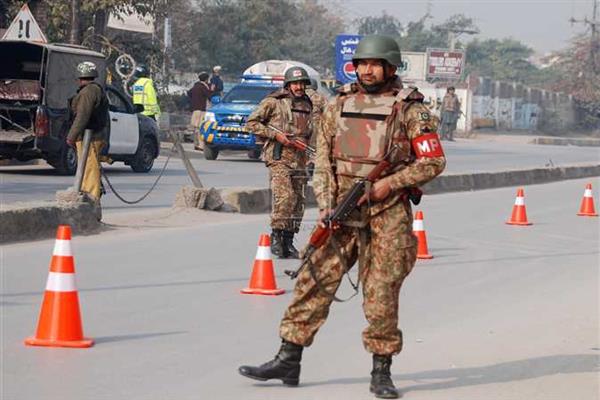 مصرع 9 من أفراد الشرطة إثر انفجار قنبلة في باكستان