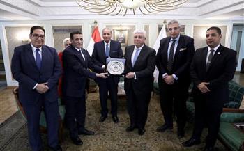 وزير التعليم العالي يتابع دور الجامعات المصرية في المشروع القومي لمحو الأمية