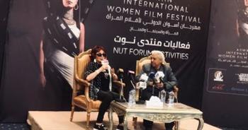 نبيلة عبيد في ندوة تكريمها بمهرجان أسوان لأفلام المرأة: إحسان عبد القوس هو الذي اختار أعمالي الأولى