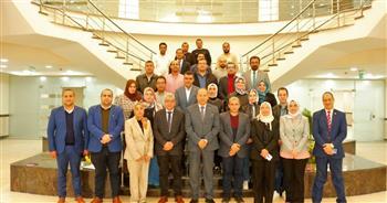 رئيس جامعة المنصورة يلتقى بأعضاء الجهاز الإدارى بالجامعة الأهلية 