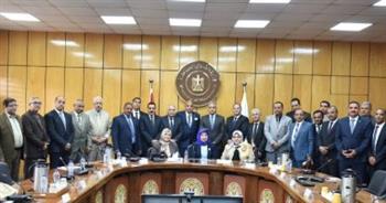 وزير القوى العاملة يوجه المديريات بخدمة المواطن بشكل كريم ولائق