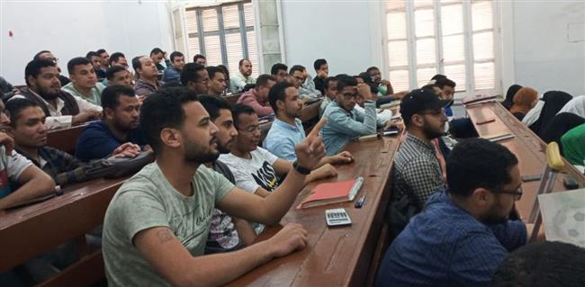 ورشة عمل عن مشروعات المبادرة الرئاسية "حياة كريمة" بجامعة جنوب الوادى 