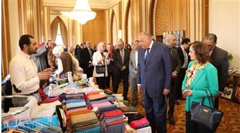   وزير الخارجية يفتتح معرض المنتجات المصرية التراثية «اشترى مصرى» 