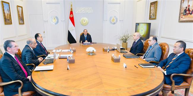  السيسي يتابع الخطط الجاري تنفيذها لتحديث وتطوير قطاع الصناعات النسيجية في مصر