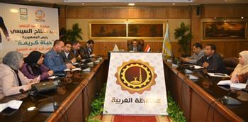 محافظ الغربية يناقش مع رؤساء المدن ومديري المشروعات خطط الرصف الجارية 