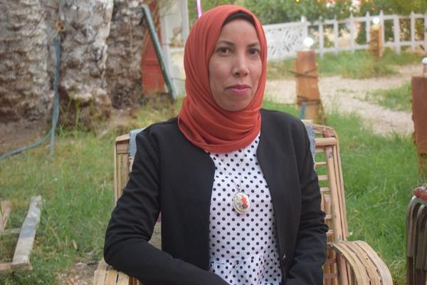 مروة الهوارى..  بنت الصياد التى وصلت للعالمية بالمشغولات اليدوية