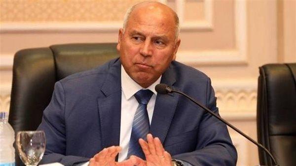 وزير النقل يكشف حقيقة إنشاء كباري داخل الأراضي الزراعية 