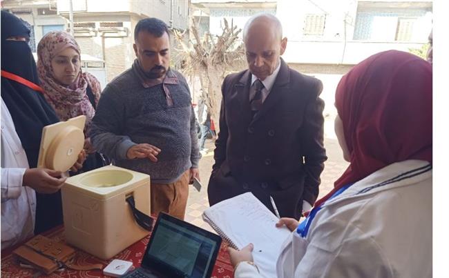 "صحة الشرقية" تتفقد عمل الفرق الطبية بحملة «طرق الأبواب» بقرية العدوة