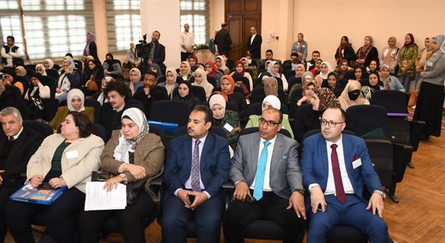 انطلاق أعمال مؤتمر الأسرة والمجتمع بكلية الآداب بجامعة عين شمس 