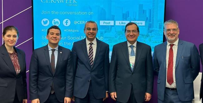 عددمن اللقاءات بين وزير البترول ورؤساء الشركات العالمية العاملة في مجال البترول
