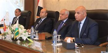 محافظ الجيزة ورئيس جهاز التعمير يتابعان التجهيزات النهائية لبدء التشغيل التجريبي لمحور الفريق كمال عامر غدا