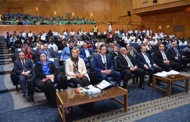 جامعة طنطا تشارك في معرض المشروعات البيئية بالمنتدى الأول للجامعات المصرية 