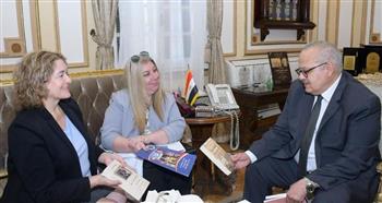   رئيس جامعة القاهرة يستقبل وفد السفارة الأميركية لبحث التعاون الأكاديمي