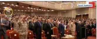 السيسي يقف لتحية الشهداء خلال احتفالية يوم الشهيد