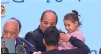 نجل الشهيد عميد محمد عبدالمتجلى يؤدى التحية العسكرية للرئيس السيسي