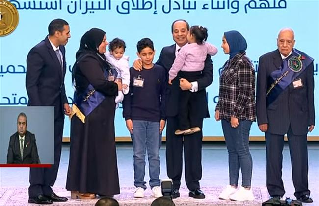 السيسي يكرم أسر شهداء ومصابي العمليات من القوات المسلحة في "يوم الشهيد"