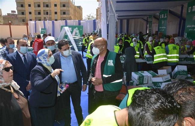   محافظ بني سويف يتفقد استعدادات "مصر الخير" لتجهيز كراتين رمضان