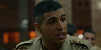   محمود ياسين يقدم المشهد الأخير لاستشهاد الجندي البطل أحمد عصمت في «الكتيبة 101»