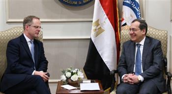   مباحثات مشتركة بين وزير البترول والسفير البريطاني بالقاهرة 