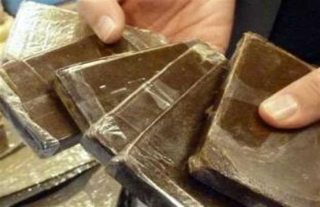 ضبط كمية من مخدر الحشيش بحوزة شخصين بالقاهرة بقصد الاتجار