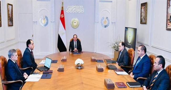 الرئيس السيسي يوجه بمواصلة تنفيذ استراتيجية تطوير قناة السويس ومجراها الملاحي 