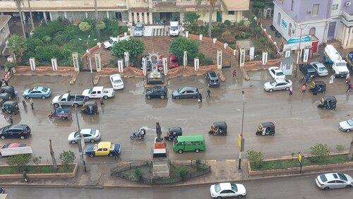 أمطار غزيرة بالغربية والمحافظ يوجه بنشر سيارات سحب المياه على الطرق