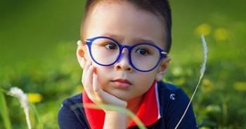   خطوات لإقناع طفلك بارتداء النظارة الطبية