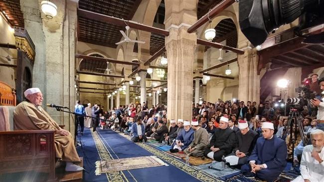 في أول ظهور بعد وعكته الصحية.. أحمد عمر هاشم يعود إلى رحاب دروس العلم بالجامع الأزهر 