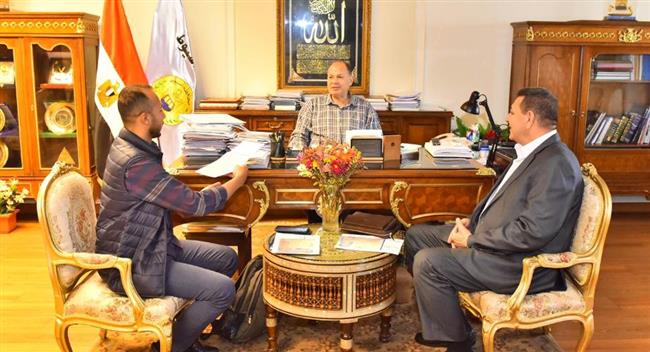 محافظ أسيوط يلتقي مسئولي دار الهندسة
