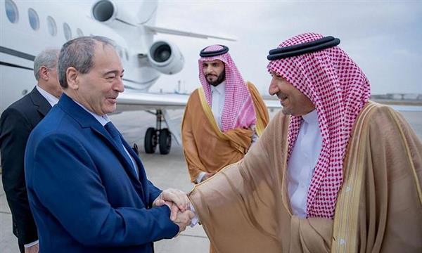 وزير الخارجية السوري يصل إلى جدة تلبية لدعوة من نظيره السعودي