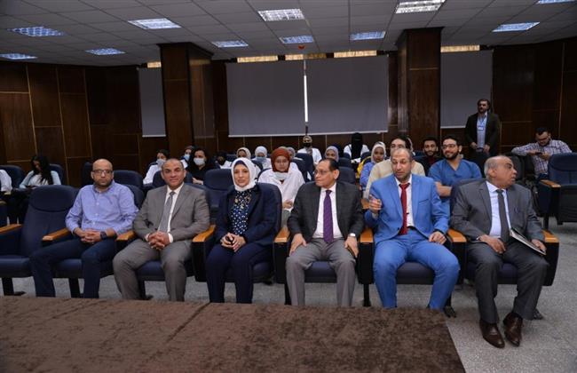 «طب أسنان أسيوط» تنظم ندورة تعريفية لطلابها عن خدمات جهاز «تنمية المشروعات»