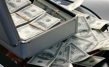   «معلومات الوزراء» يستعرض المسارات المستقبلية للدولار الأمريكي