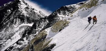   «نيبال»: فقدان 3 متسلقين سقطوا في صدع جليدي بجبل «إيفرست»