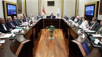 وزير الصحة يوجه بالتوسع في الاستثمارات بقطاع التصنيع الدوائي