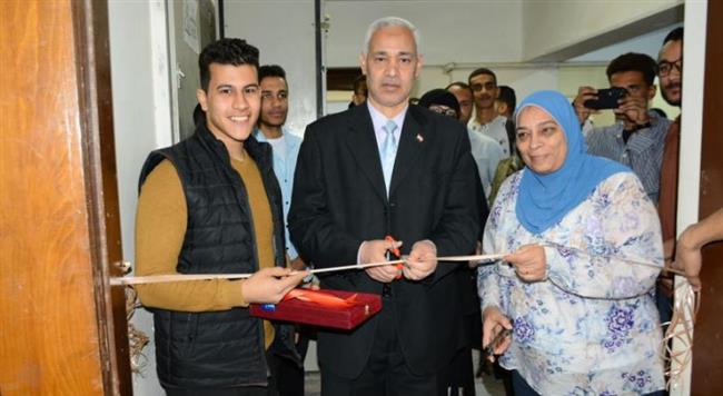 نائب رئيس جامعة أسيوط يفتتح المعرض الخيري الثالث والعشرون بكلية التمريض 