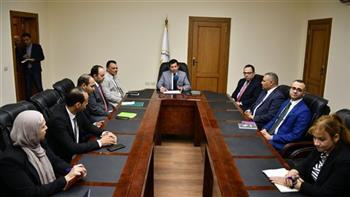 وزير الرياضة يبحث مع السفير المصري في البرتغال الاستفادة بالخبرات البرتغالية لتطوير منظومة كرة القدم