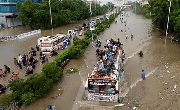 مقتل شخصين جراء الفيضانات العارمة شمال وغرب إيران