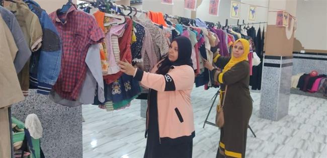 شباب الحميدات بقنا ينظمون المعرض الخيري الثاني للملابس.. «مجانًا»
