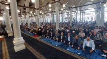 محافظ القاهرة يؤدي صلاة الجمعة الأخيرة من شهر رمضان 