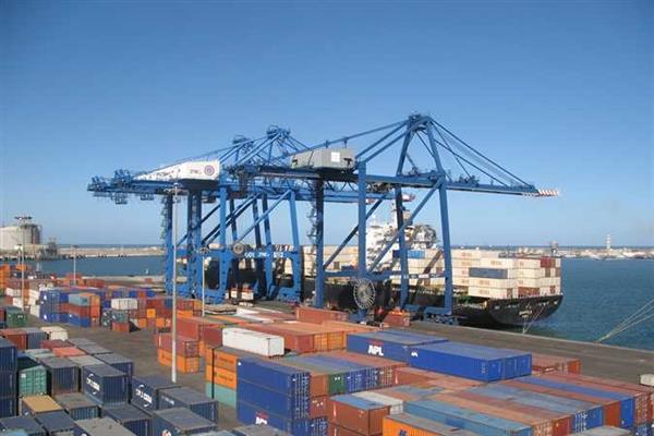 ميناء دمياط يتداول 33 سفينة حاويات وبضائع عامة