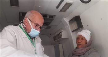   الكشف وتوفير العلاج لـ 1400 حالة في قافلة طبية بقرية «سنور» ببني سويف