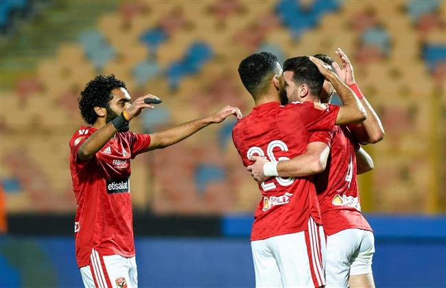  الأهلي يتقدم على فاركو بهدفين نظيفين في الشوط الأول