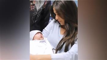 "يتربى في عزك".. ياسمين عبد العزيز تنشر صورتها برفقة ابنها حسن