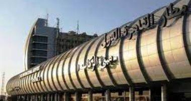 جمارك مطار القاهرة تضبط راكبا بحوزته أسلحة بيضاء وصواعق وعصا حديدية