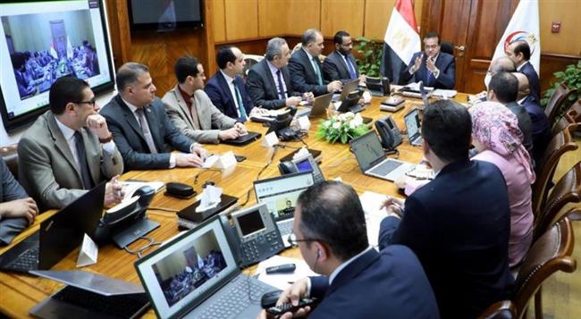 وزير الصحة يترأس غرفة الأزمات المركزية لمتابعة تطبيق خطة التأمين الطبي للاحتفال بالأعياد 