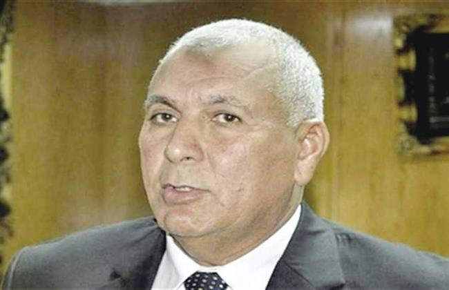 محافظ الوادي الجديد يتابع البرنامج البحثي لتقييم أصناف وسلالات القمح